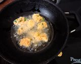 A picture of step 4 of Moong Dal Pakoda.