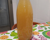 Foto del paso 4 de la receta: Zumo de piña y fresas aromatizado con plantas