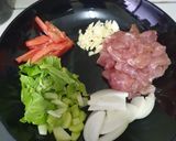รูปขั้นตอนการทำที่ 1 ของ ข้าวผัดหมูหมู