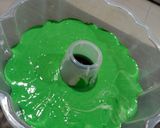 Foto langkah ke 4 dari resep Bolu pandan kukus.