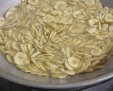 Foto langkah ke 2 dari resep Keripik pisang manis madu.