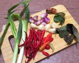 Foto langkah ke 1 dari resep Ayam kemangi bumbu uleg.