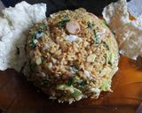 Foto langkah ke 6 dari resep Nasi goreng sosis pakcoy kecap ala D'Kost.