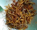 Foto langkah ke 4 dari resep Serundeng kelapa ikan bilih.
