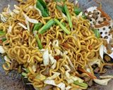 Foto langkah ke 5 dari resep Mie Goreng Sapi ala Umma.