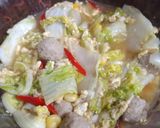 Foto langkah ke 3 dari resep Tumis Sawi Putih Pentol Telor.