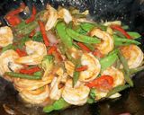 A picture of step 2 of Stir fry shrimp with vegetables.