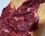 Foto del paso 1 de la receta: Carne en salsa de tomate