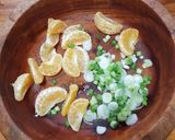 Foto del paso 3 de la receta: Ensalada de lechuga y mandarina con almendras caramelizadas