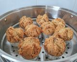 Foto langkah ke 5 dari resep Bolu Kukus Pisang Mekar (1 telur).
