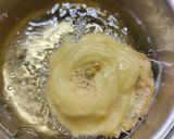 Foto del passaggio 3 della ricetta Zeppole fritte con ricotta gocce di cioccolato e arancia candita