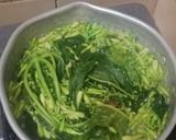 Foto langkah ke 3 dari resep Tumis Pucuk dan Kembang Kates.