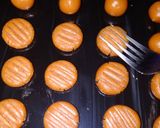 Foto langkah ke 3 dari resep Keto Peanut Butter Cookies.