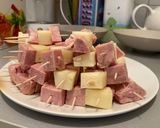 A picture of step 2 of Skewers of Cooked Pork Loin and Manchego Cheese.