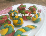 A picture of step 12 of Colourful twisted cookies.