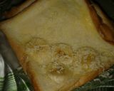 Foto langkah ke 3 dari resep Roti tawar panggang isi pisang keju.