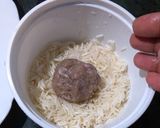 A picture of step 2 of Steamed Mutton rice flowers.