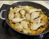 Foto del paso 3 de la receta: Muslitos de pollo con pisto (congelado)