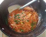 Foto langkah ke 4 dari resep Jamur Enoki Pedas Simpel Tanpa Saus Gogunjang.