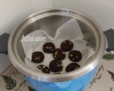 A picture of step 4 of Rice Cooker Cookies: Chocolate Walnut Cookies Without an Oven.
