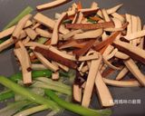 A picture of step 7 of Stir-Fried Mixed Vegetables with Egg Crepe and Curry Sauce.