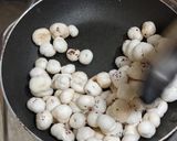 A picture of step 1 of Matar Phool makhana.