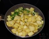 A picture of step 2 of Spanish Potato and Zucchini Omelette.