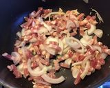 Une image de l'étape 1 de Soupe de lentilles au poivron rouge et lardons.