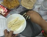 Gambar langkah 4 resipi Jejari roti coklat.
