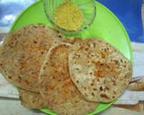 A picture of step 4 of Carrot paratha.