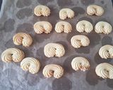 Foto langkah ke 6 dari resep Kue Semprit titi rusman.