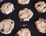 Foto del paso 2 de la receta: Galletitas de Avena y Manzana con pasas de uvas