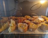 Hình bước làm 2 của món Bánh mì nướng bơ tỏi