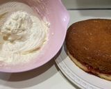 Foto del paso 9 de la receta: Tarta de fresa con frosting de queso!