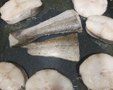 Foto del paso 1 de la receta: Merluza a la bilbaína
