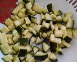 Foto del passaggio 2 della ricetta Tortino di zucchine con cuore di provola