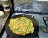 A picture of step 4 of Spring onion omelet.