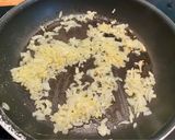 Une image de l'étape 1 de Poulet au curry et au lait de coco.