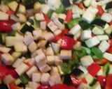 Foto del paso 4 de la receta: Pisto con arroz y huevo frito con "puntilla"