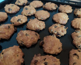 Foto del paso 5 de la receta: Galletas de avena con pasas 💜
