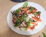 صورة لخطوة 2 من وصفة سلاطة الطماطم والموزاريلا 🍅🍅