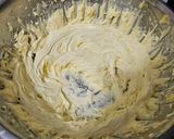 Foto del paso 17 de la receta: Memory Cake de Vainilla, Dulce de Leche y Buttercream de Chocolate Blanco (Torta de cumpleaños)