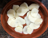Foto del paso 4 de la receta: Cola de rape en adobo con patatas panaderas al microondas - Lékué