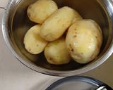 A picture of step 1 of Potato Chips.