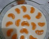 Foto langkah ke 3 dari resep Pudding Susu Topping Jeruk, Anggur dan Sirup.