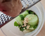 Foto del paso 2 de la receta: Licuado de pepino, albahaca, limón y jengibre fresco