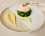 Lazac mousse zöldcitromos-uborkatartárral recept fázis 5 fotója