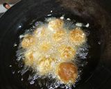 A picture of step 3 of Leftover maggi cheese pakoda.