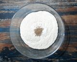 A picture of step 1 of Matar ka Paratha.