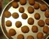 A picture of step 5 of Besan Ladoo.